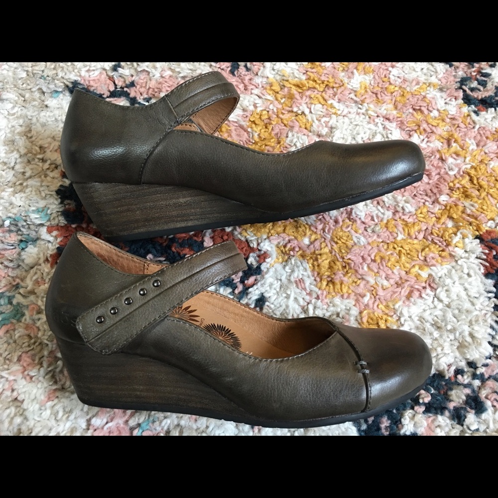 Taos wedge heel shoe